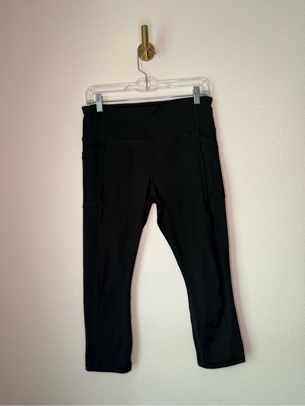 AVIA Black Athletic Yoga Pocket Capri Leggings Women’s size Large